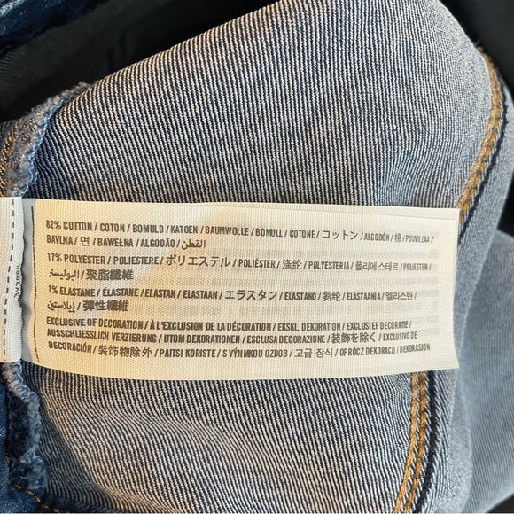 Hollister | A-Line Mini Denim Skirt with Full-length Front Zipper - Picture 6 of 6